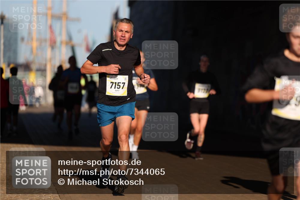06.10.2024 - 19. swb-Marathon Bremen Michael Strokosch http://msf.ph/oto/7344065 06.10.2024 10:11:07 Laufen 7157, 3772 meine-sportfotos.de