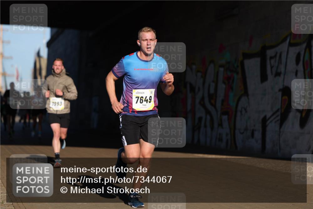 06.10.2024 - 19. swb-Marathon Bremen Michael Strokosch http://msf.ph/oto/7344067 06.10.2024 10:11:13 Laufen 7993, 19, 2024, 7649 meine-sportfotos.de