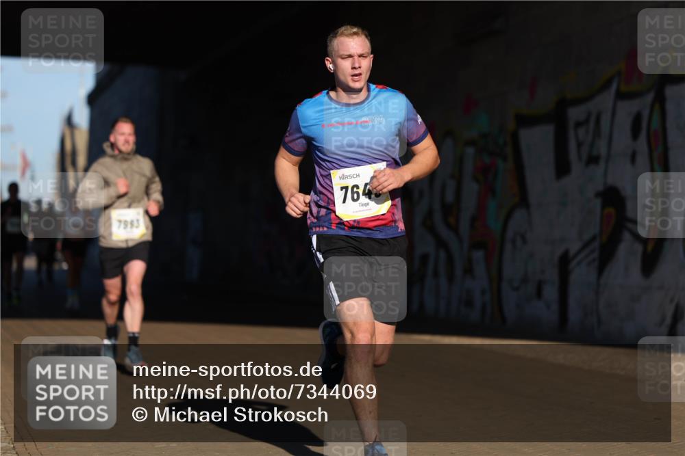 06.10.2024 - 19. swb-Marathon Bremen Michael Strokosch http://msf.ph/oto/7344069 06.10.2024 10:11:13 Laufen 7993, 024, 764 meine-sportfotos.de