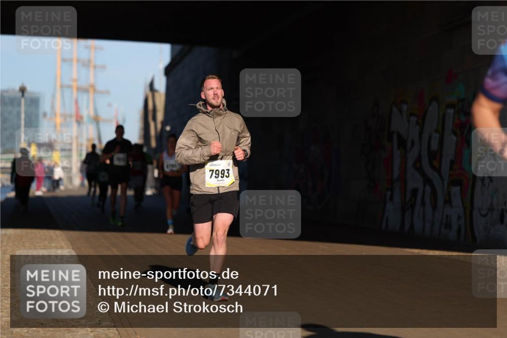 06.10.2024 - 19. swb-Marathon Bremen Michael Strokosch http://msf.ph/oto/7344071 06.10.2024 10:11:14 Laufen 7993 meine-sportfotos.de