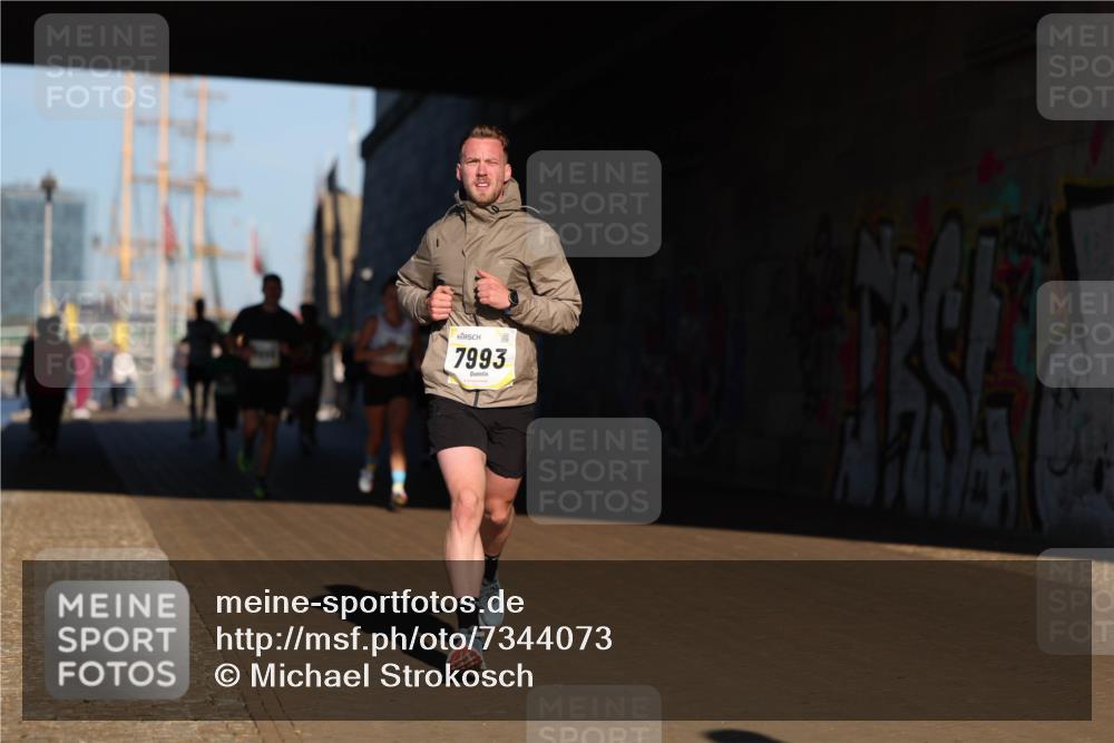 06.10.2024 - 19. swb-Marathon Bremen Michael Strokosch http://msf.ph/oto/7344073 06.10.2024 10:11:14 Laufen 7993 meine-sportfotos.de