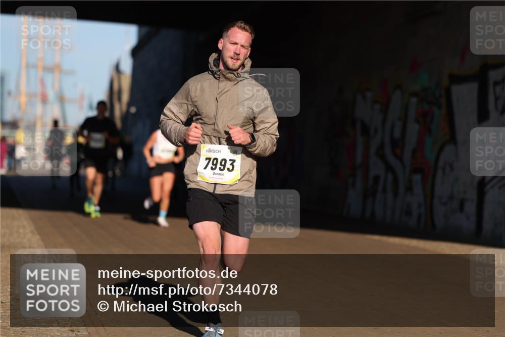 06.10.2024 - 19. swb-Marathon Bremen Michael Strokosch http://msf.ph/oto/7344078 06.10.2024 10:11:15 Laufen 7993 meine-sportfotos.de