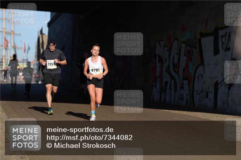 06.10.2024 - 19. swb-Marathon Bremen Michael Strokosch http://msf.ph/oto/7344082 06.10.2024 10:11:17 Laufen 7655, 8781 meine-sportfotos.de