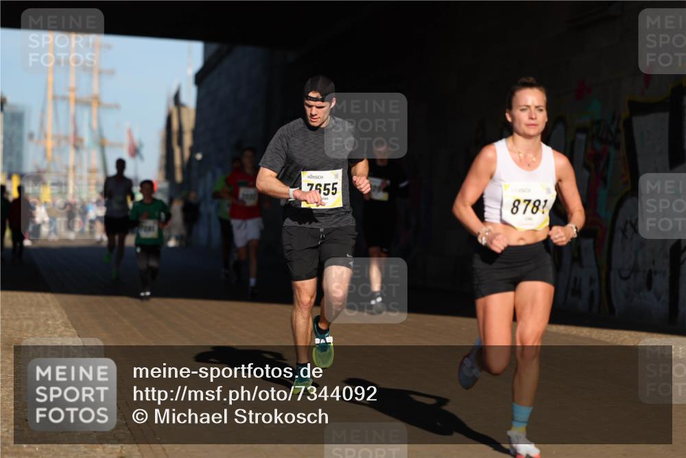 06.10.2024 - 19. swb-Marathon Bremen Michael Strokosch http://msf.ph/oto/7344092 06.10.2024 10:11:18 Laufen 2838, 7655, 878 meine-sportfotos.de