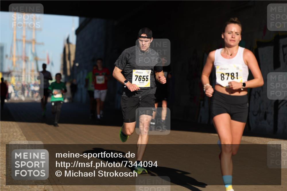 06.10.2024 - 19. swb-Marathon Bremen Michael Strokosch http://msf.ph/oto/7344094 06.10.2024 10:11:19 Laufen 7655, 8781 meine-sportfotos.de