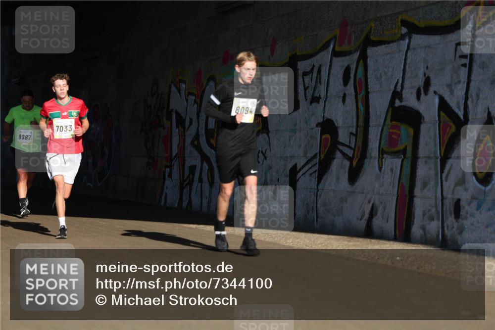 06.10.2024 - 19. swb-Marathon Bremen Michael Strokosch http://msf.ph/oto/7344100 06.10.2024 10:11:21 Laufen 9087, 7033, 8094 meine-sportfotos.de