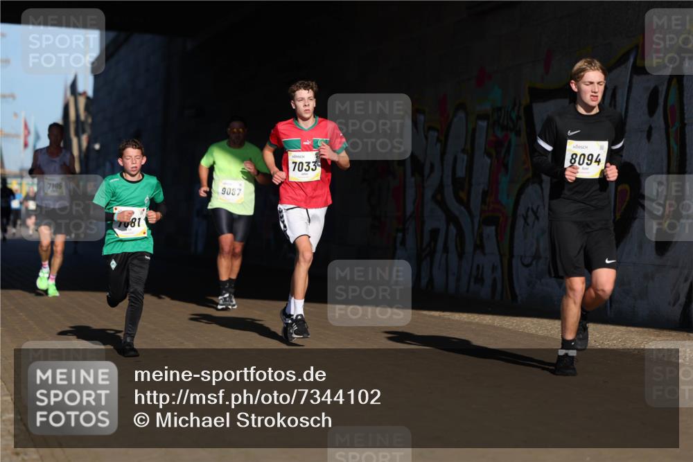 06.10.2024 - 19. swb-Marathon Bremen Michael Strokosch http://msf.ph/oto/7344102 06.10.2024 10:11:21 Laufen 7105, 081, 9087, 7033, 8094 meine-sportfotos.de