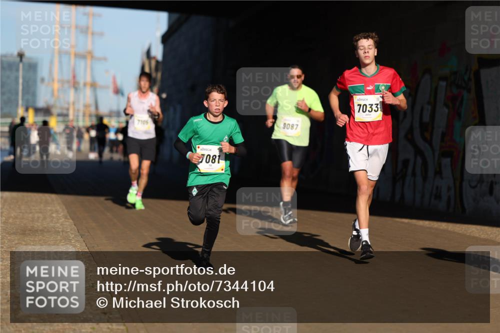 06.10.2024 - 19. swb-Marathon Bremen Michael Strokosch http://msf.ph/oto/7344104 06.10.2024 10:11:22 Laufen 7105, 081, 9087, 7033 meine-sportfotos.de