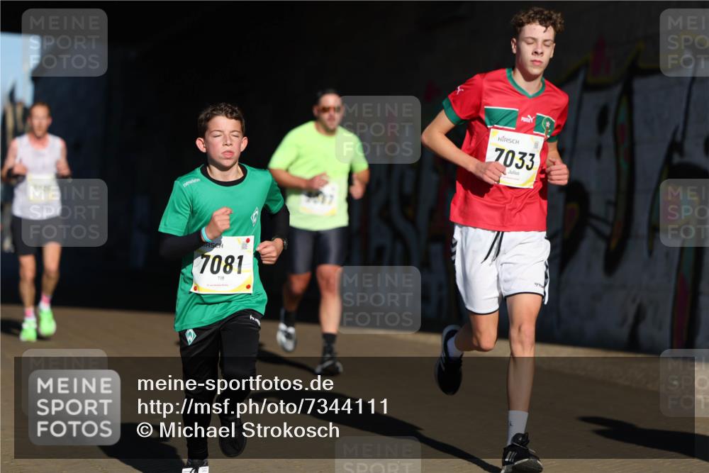 06.10.2024 - 19. swb-Marathon Bremen Michael Strokosch http://msf.ph/oto/7344111 06.10.2024 10:11:23 Laufen 7081, 7033 meine-sportfotos.de