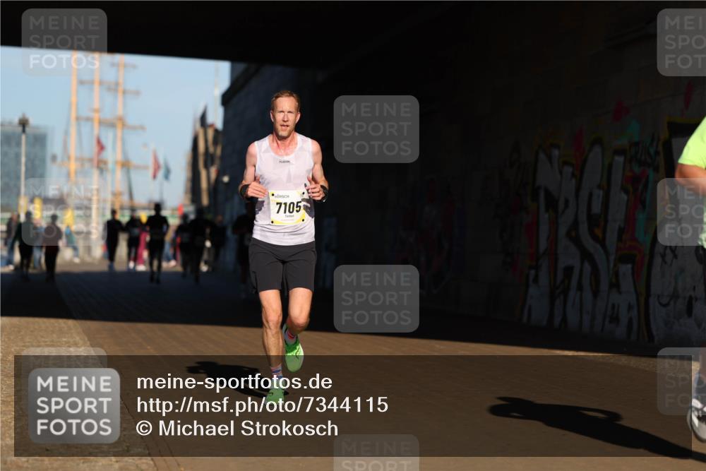 06.10.2024 - 19. swb-Marathon Bremen Michael Strokosch http://msf.ph/oto/7344115 06.10.2024 10:11:25 Laufen 7105 meine-sportfotos.de