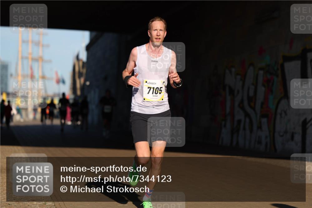 06.10.2024 - 19. swb-Marathon Bremen Michael Strokosch http://msf.ph/oto/7344123 06.10.2024 10:11:25 Laufen 7105 meine-sportfotos.de
