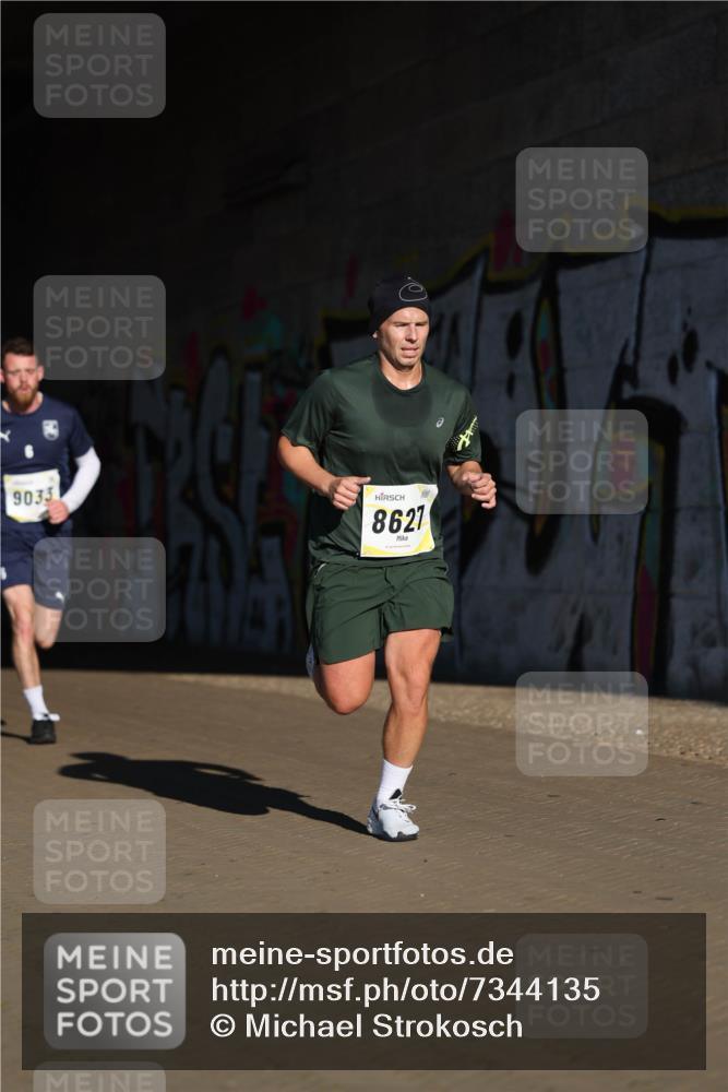 06.10.2024 - 19. swb-Marathon Bremen Michael Strokosch http://msf.ph/oto/7344135 06.10.2024 10:11:32 Laufen 9033, 8621 meine-sportfotos.de