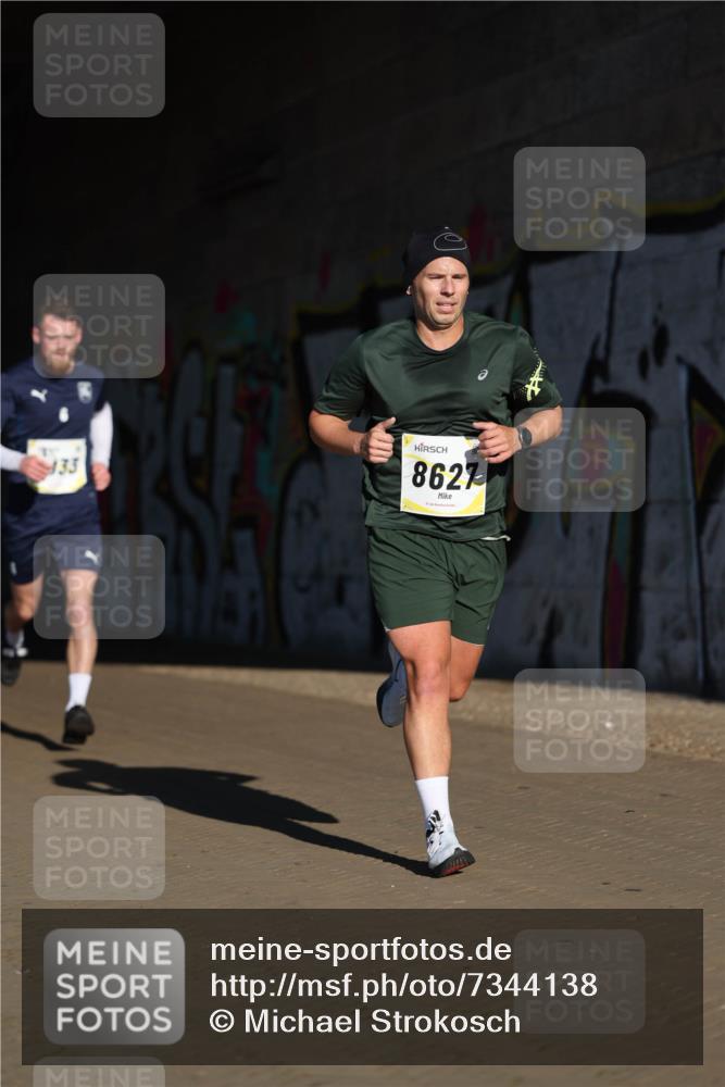 06.10.2024 - 19. swb-Marathon Bremen Michael Strokosch http://msf.ph/oto/7344138 06.10.2024 10:11:33 Laufen 133, 8627 meine-sportfotos.de