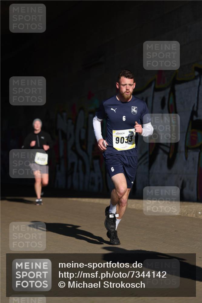 06.10.2024 - 19. swb-Marathon Bremen Michael Strokosch http://msf.ph/oto/7344142 06.10.2024 10:11:34 Laufen 903 meine-sportfotos.de
