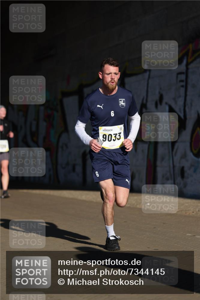 06.10.2024 - 19. swb-Marathon Bremen Michael Strokosch http://msf.ph/oto/7344145 06.10.2024 10:11:34 Laufen 9, 9033 meine-sportfotos.de