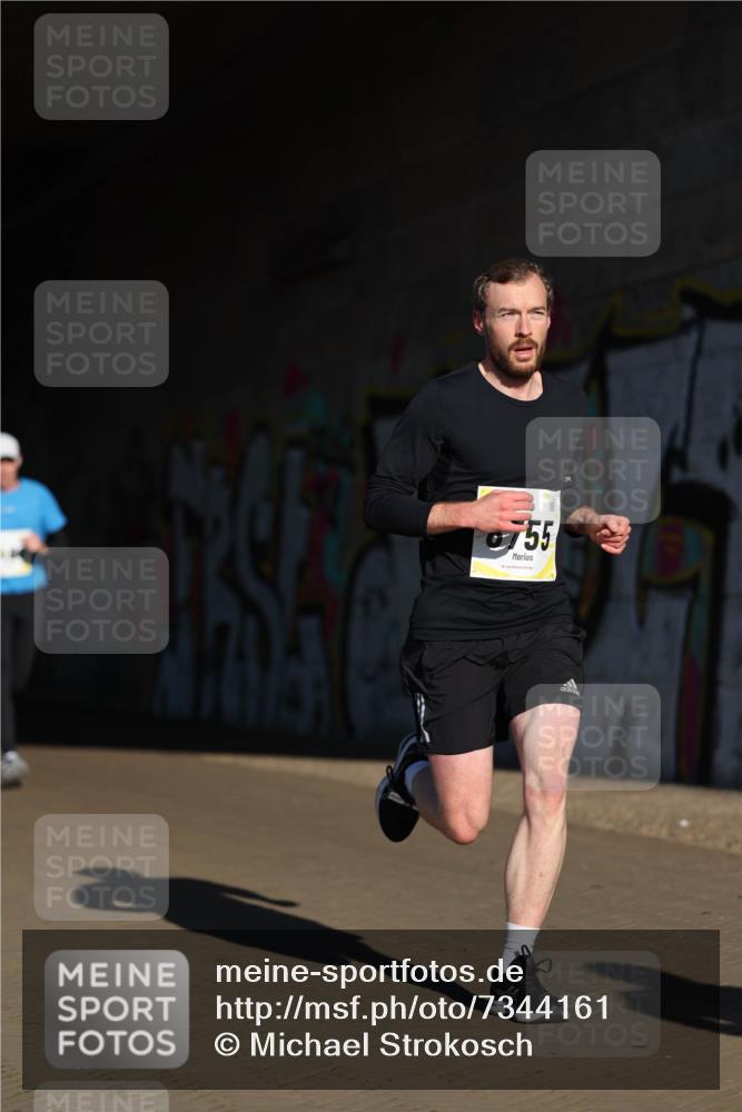 06.10.2024 - 19. swb-Marathon Bremen Michael Strokosch http://msf.ph/oto/7344161 06.10.2024 10:11:37 Laufen 55 meine-sportfotos.de