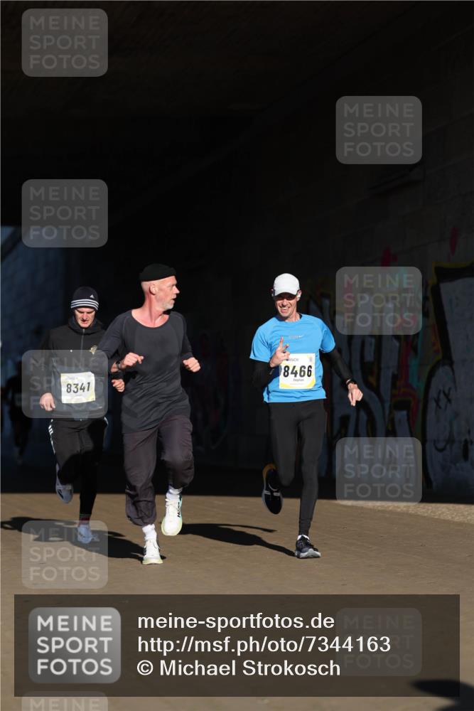 06.10.2024 - 19. swb-Marathon Bremen Michael Strokosch http://msf.ph/oto/7344163 06.10.2024 10:11:39 Laufen 8341, 8466 meine-sportfotos.de