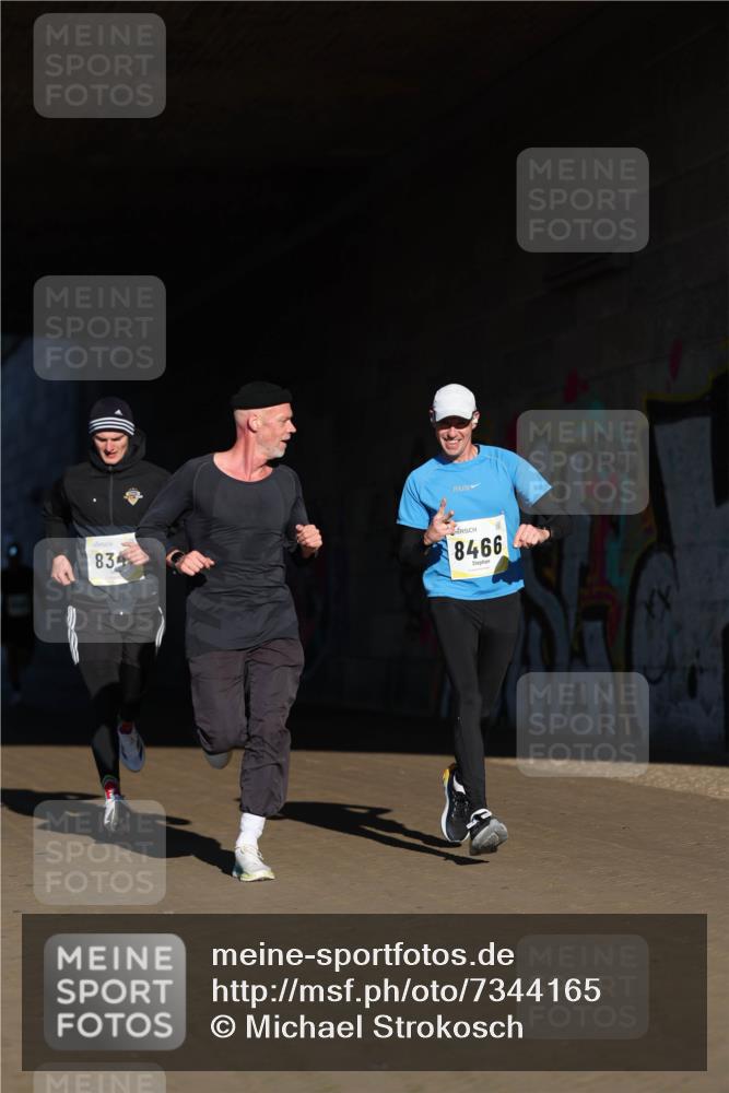 06.10.2024 - 19. swb-Marathon Bremen Michael Strokosch http://msf.ph/oto/7344165 06.10.2024 10:11:39 Laufen 83, 8466 meine-sportfotos.de