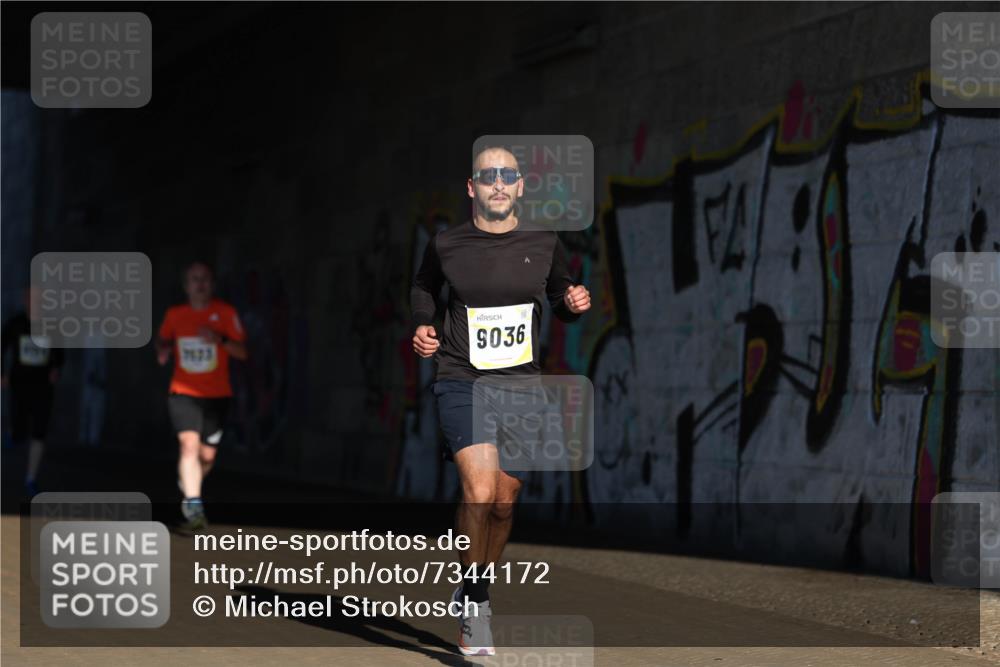 06.10.2024 - 19. swb-Marathon Bremen Michael Strokosch http://msf.ph/oto/7344172 06.10.2024 10:11:45 Laufen 7623, 9036 meine-sportfotos.de