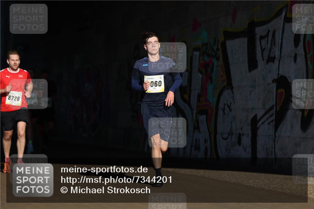 06.10.2024 - 19. swb-Marathon Bremen Michael Strokosch http://msf.ph/oto/7344201 06.10.2024 10:11:54 Laufen 8726, 7848, 060 meine-sportfotos.de