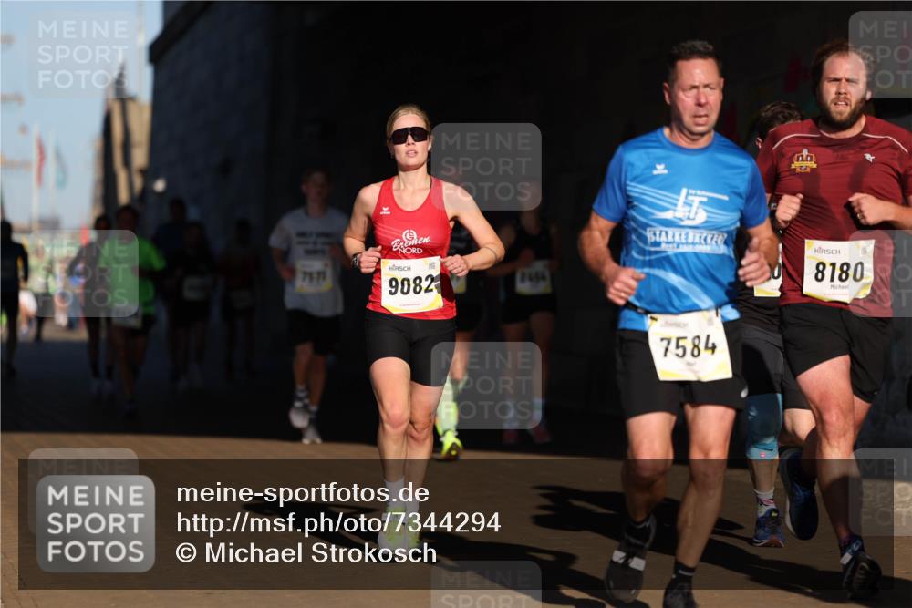 06.10.2024 - 19. swb-Marathon Bremen Michael Strokosch http://msf.ph/oto/7344294 06.10.2024 10:12:15 Laufen 7571, 9082, 7454, 7584, 08180 meine-sportfotos.de