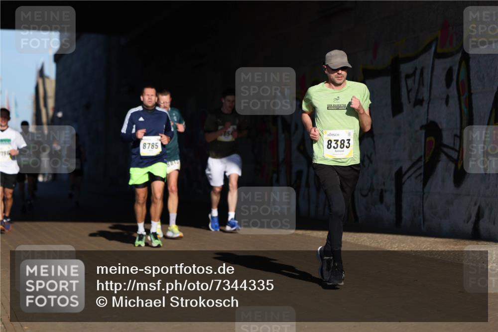 06.10.2024 - 19. swb-Marathon Bremen Michael Strokosch http://msf.ph/oto/7344335 06.10.2024 10:12:31 Laufen 196, 8785, 8383 meine-sportfotos.de