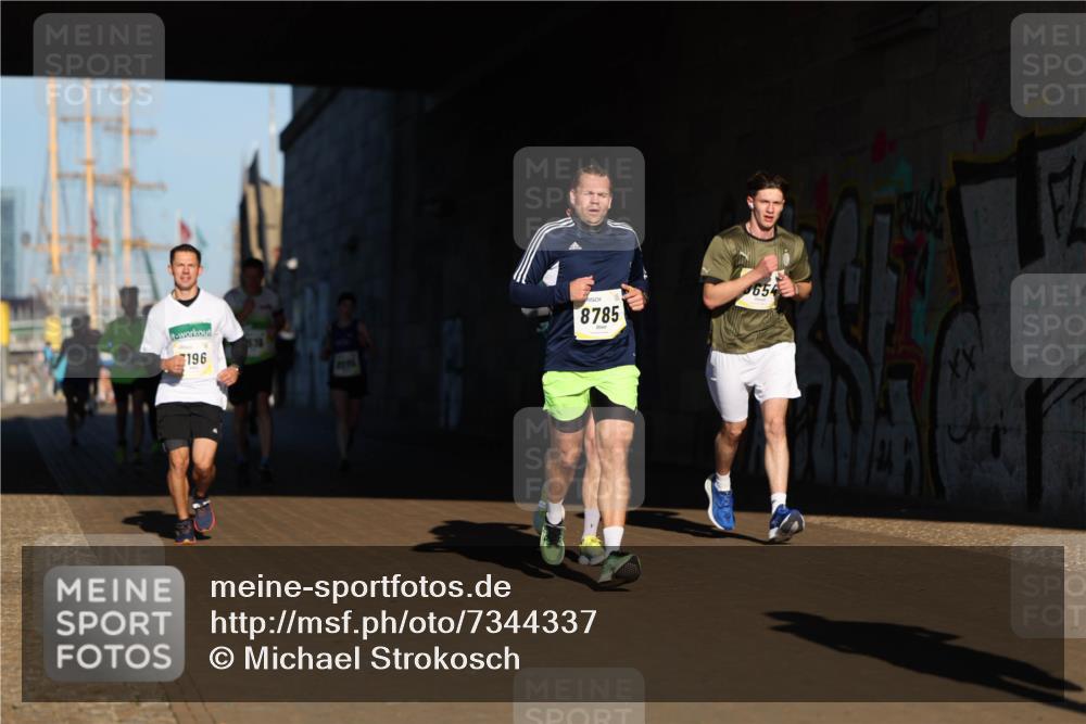 06.10.2024 - 19. swb-Marathon Bremen Michael Strokosch http://msf.ph/oto/7344337 06.10.2024 10:12:32 Laufen 196, 2006, 8785, 654 meine-sportfotos.de