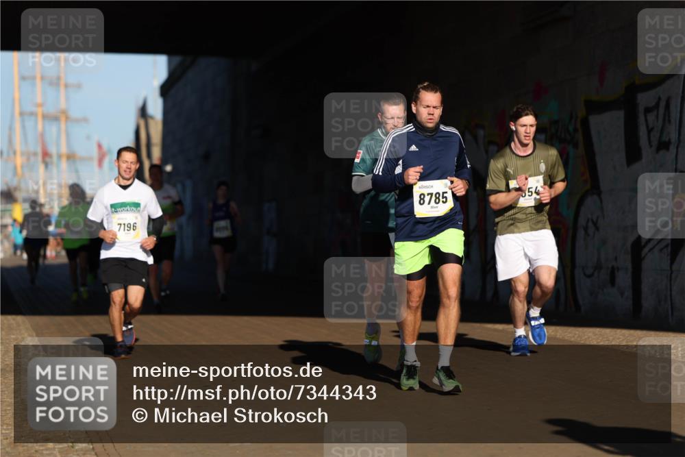 06.10.2024 - 19. swb-Marathon Bremen Michael Strokosch http://msf.ph/oto/7344343 06.10.2024 10:12:32 Laufen 7196, 8785, 54 meine-sportfotos.de