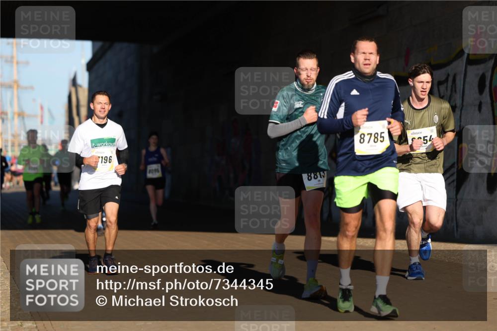 06.10.2024 - 19. swb-Marathon Bremen Michael Strokosch http://msf.ph/oto/7344345 06.10.2024 10:12:33 Laufen 196, 2095, 8815, 8785, 54 meine-sportfotos.de