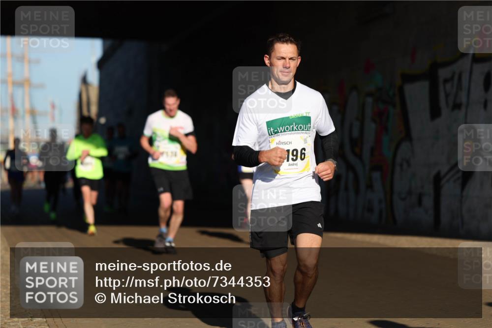 06.10.2024 - 19. swb-Marathon Bremen Michael Strokosch http://msf.ph/oto/7344353 06.10.2024 10:12:35 Laufen 196 meine-sportfotos.de