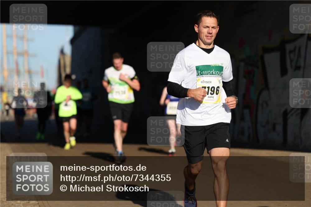 06.10.2024 - 19. swb-Marathon Bremen Michael Strokosch http://msf.ph/oto/7344355 06.10.2024 10:12:35 Laufen 196 meine-sportfotos.de