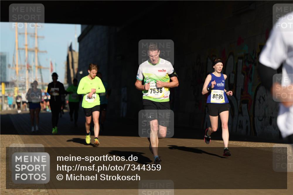 06.10.2024 - 19. swb-Marathon Bremen Michael Strokosch http://msf.ph/oto/7344359 06.10.2024 10:12:36 Laufen 9464, 7536, 8095 meine-sportfotos.de