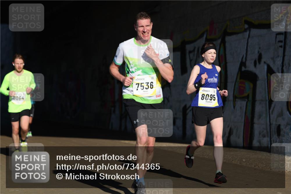 06.10.2024 - 19. swb-Marathon Bremen Michael Strokosch http://msf.ph/oto/7344365 06.10.2024 10:12:37 Laufen 8064, 7536, 8095 meine-sportfotos.de