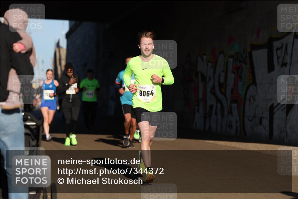 06.10.2024 - 19. swb-Marathon Bremen Michael Strokosch http://msf.ph/oto/7344372 06.10.2024 10:12:39 Laufen 3076, 9064 meine-sportfotos.de