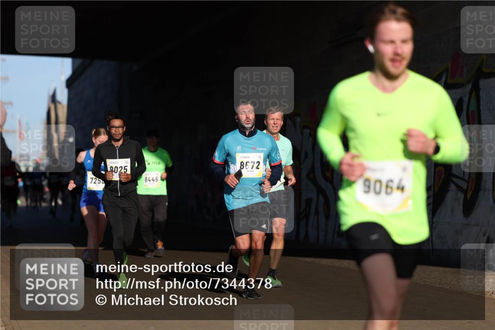 06.10.2024 - 19. swb-Marathon Bremen Michael Strokosch http://msf.ph/oto/7344378 06.10.2024 10:12:40 Laufen 725, 9025, 8445, 8672, 9064 meine-sportfotos.de