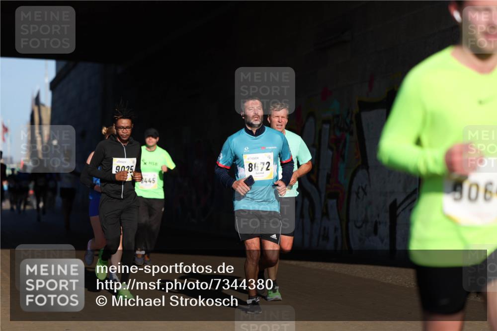 06.10.2024 - 19. swb-Marathon Bremen Michael Strokosch http://msf.ph/oto/7344380 06.10.2024 10:12:40 Laufen 9025, 8445, 8672, 506 meine-sportfotos.de