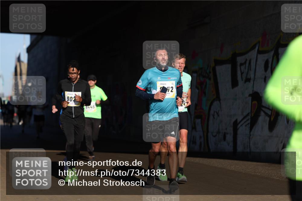 06.10.2024 - 19. swb-Marathon Bremen Michael Strokosch http://msf.ph/oto/7344383 06.10.2024 10:12:41 Laufen 902, 58, 1445, 72 meine-sportfotos.de