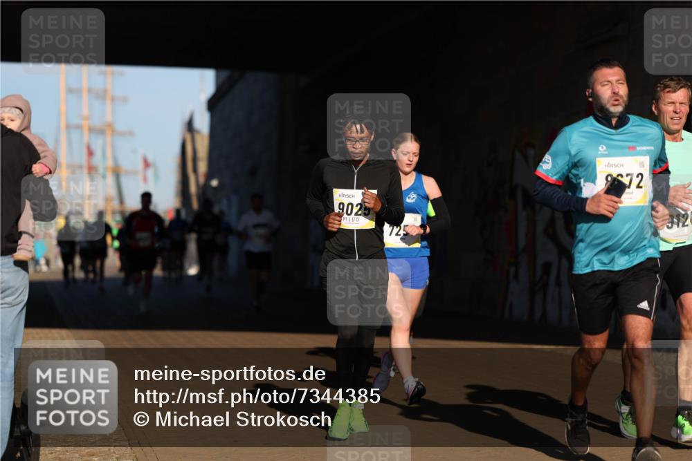 06.10.2024 - 19. swb-Marathon Bremen Michael Strokosch http://msf.ph/oto/7344385 06.10.2024 10:12:41 Laufen 9025, 725, 9672, 3126 meine-sportfotos.de