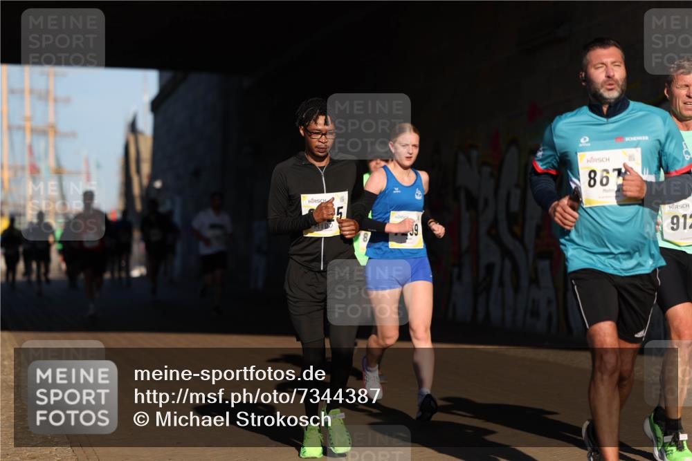 06.10.2024 - 19. swb-Marathon Bremen Michael Strokosch http://msf.ph/oto/7344387 06.10.2024 10:12:42 Laufen 5, 9, 867, 912 meine-sportfotos.de