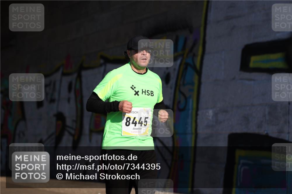06.10.2024 - 19. swb-Marathon Bremen Michael Strokosch http://msf.ph/oto/7344395 06.10.2024 10:12:44 Laufen 8445 meine-sportfotos.de