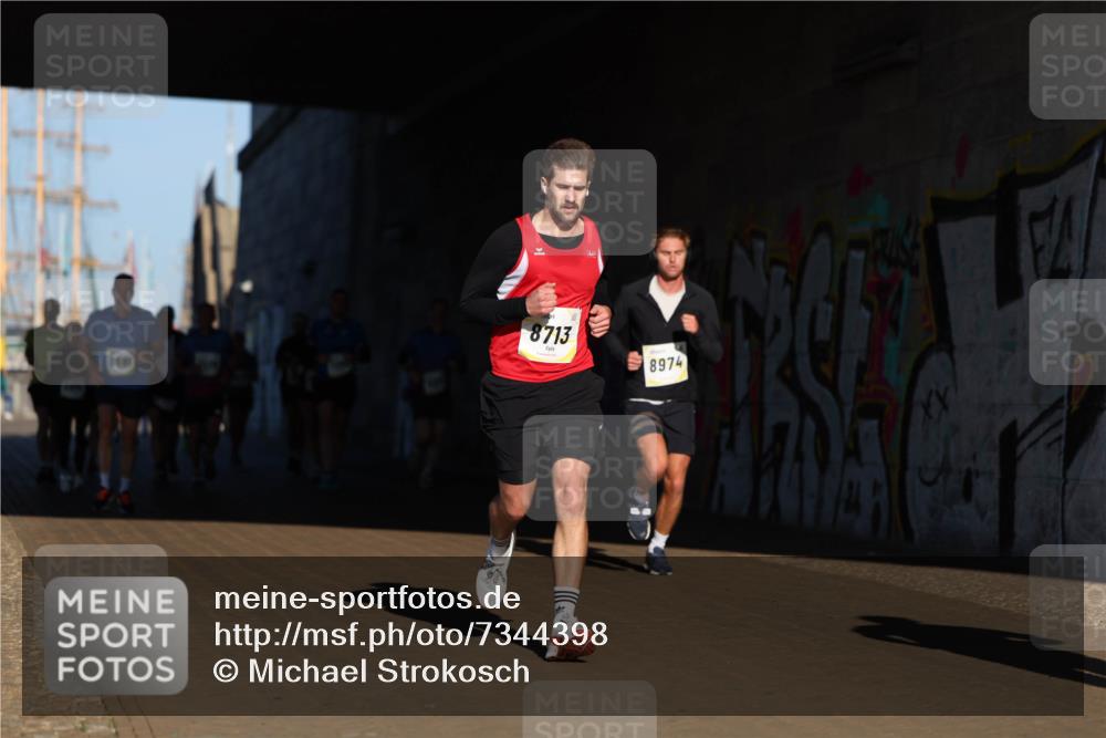 06.10.2024 - 19. swb-Marathon Bremen Michael Strokosch http://msf.ph/oto/7344398 06.10.2024 10:12:48 Laufen 8713, 8974 meine-sportfotos.de