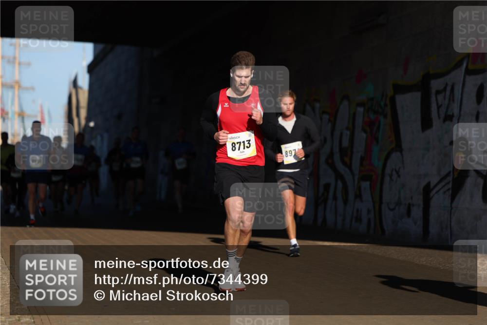 06.10.2024 - 19. swb-Marathon Bremen Michael Strokosch http://msf.ph/oto/7344399 06.10.2024 10:12:48 Laufen 8713, 897 meine-sportfotos.de