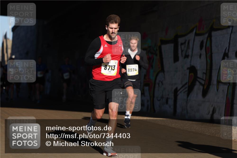 06.10.2024 - 19. swb-Marathon Bremen Michael Strokosch http://msf.ph/oto/7344403 06.10.2024 10:12:48 Laufen 8713, 8974 meine-sportfotos.de