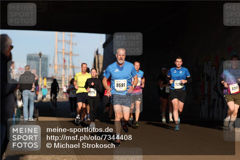 06.10.2024 - 19. swb-Marathon Bremen Michael Strokosch http://msf.ph/oto/7344408 06.10.2024 10:12:52 Laufen 975, 9591, 77, 7260, 8311 meine-sportfotos.de