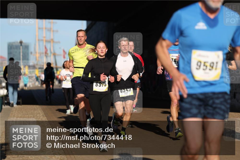 06.10.2024 - 19. swb-Marathon Bremen Michael Strokosch http://msf.ph/oto/7344418 06.10.2024 10:12:54 Laufen 74, 8975, 8242, 9591 meine-sportfotos.de
