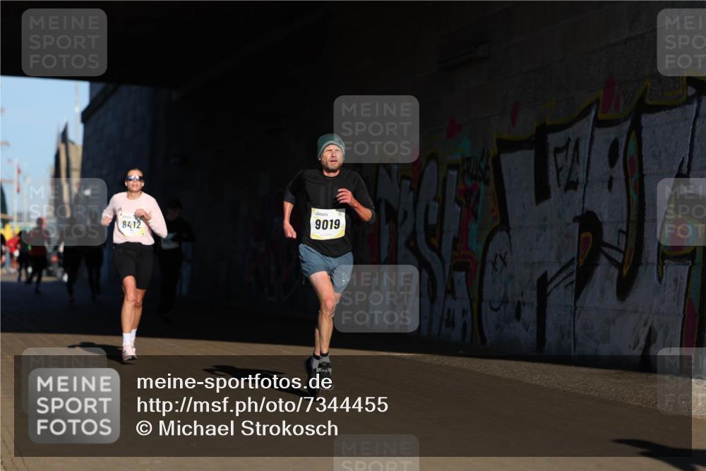 06.10.2024 - 19. swb-Marathon Bremen Michael Strokosch http://msf.ph/oto/7344455 06.10.2024 10:13:06 Laufen 8412, 9019 meine-sportfotos.de