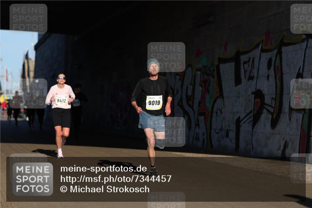 06.10.2024 - 19. swb-Marathon Bremen Michael Strokosch http://msf.ph/oto/7344457 06.10.2024 10:13:06 Laufen 8412, 8276, 9019 meine-sportfotos.de