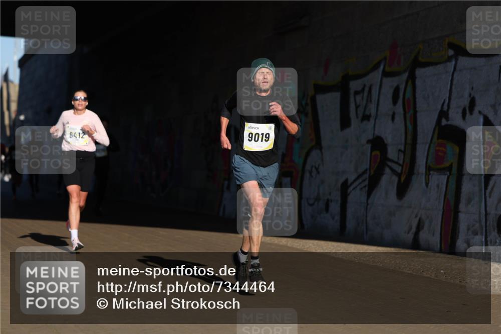 06.10.2024 - 19. swb-Marathon Bremen Michael Strokosch http://msf.ph/oto/7344464 06.10.2024 10:13:06 Laufen 8412, 9019 meine-sportfotos.de
