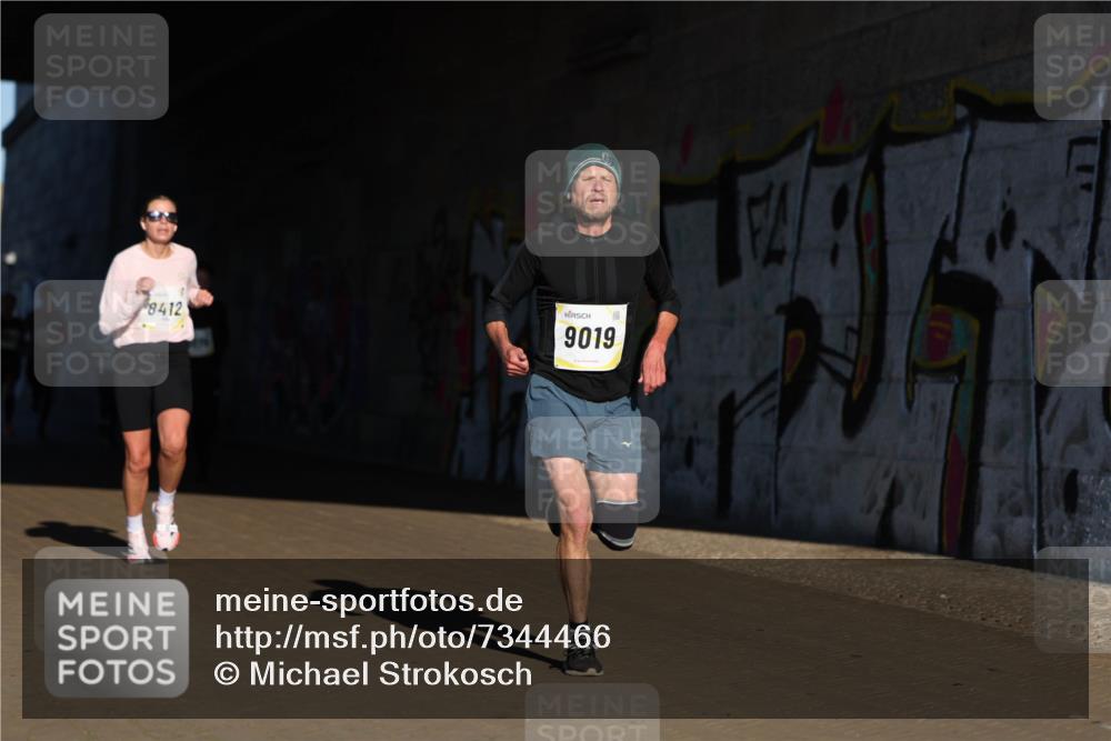 06.10.2024 - 19. swb-Marathon Bremen Michael Strokosch http://msf.ph/oto/7344466 06.10.2024 10:13:07 Laufen 8412, 9019 meine-sportfotos.de