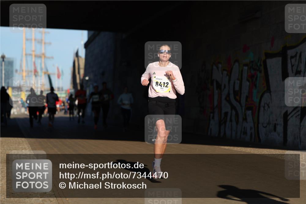 06.10.2024 - 19. swb-Marathon Bremen Michael Strokosch http://msf.ph/oto/7344470 06.10.2024 10:13:08 Laufen 8412 meine-sportfotos.de